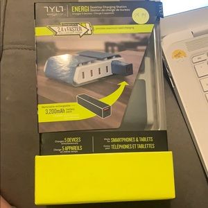 Desktop charging station